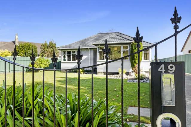 Immaculate and renovated – ready for new owners