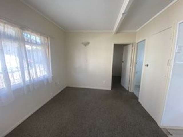 2/13 Eason Street 11068_2