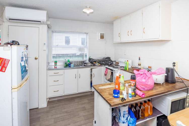 Units 1-10 at 11 Coates Street Hamilton East_35