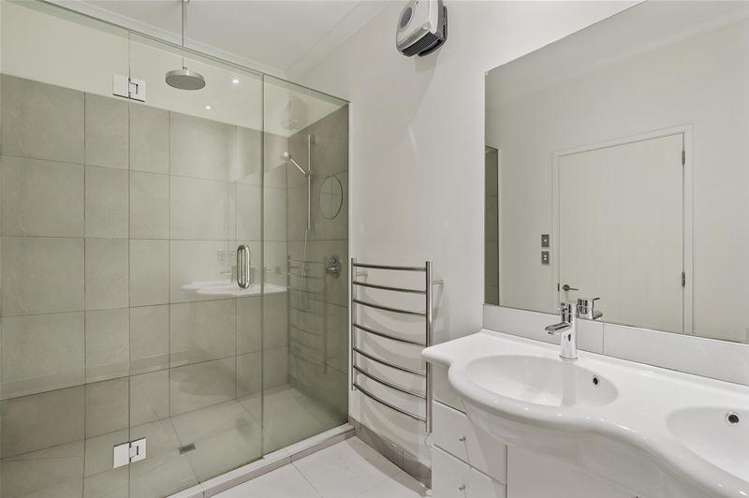 166 Hussey Road Northwood_9