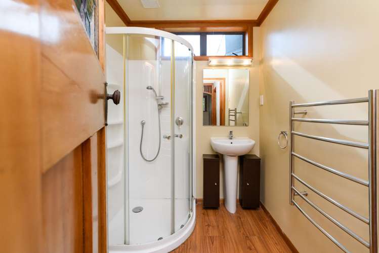 9 Burns Avenue Takaro_11