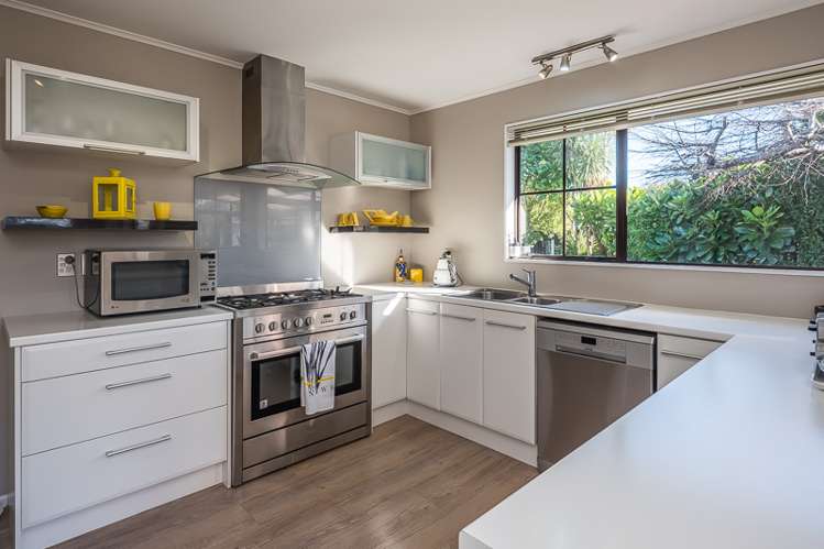 20 Awanui Drive Waikanae_10