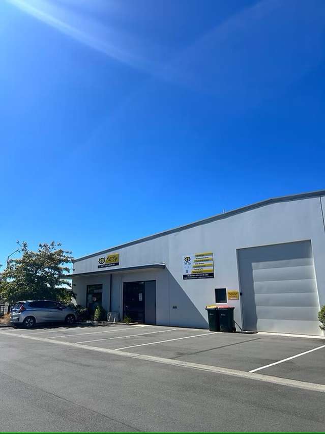 185m2 Warehouse available for lease