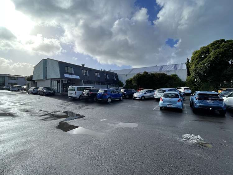 Unit 8, 81 Hillside Road Wairau Valley_3