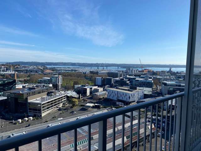 Ready to move in-fabulous seaviews & sunsets