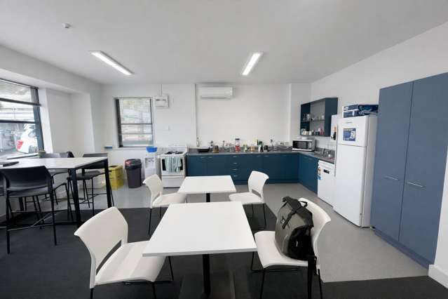 Versatile warehouse, showroom & office