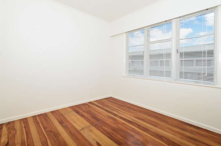 70 Archibald Road Kelston_5