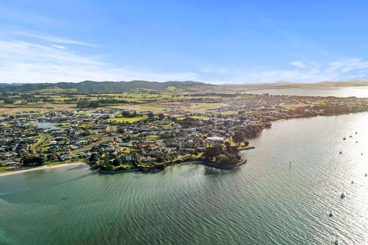 8 Stace Hopper Drive One Tree Point_23