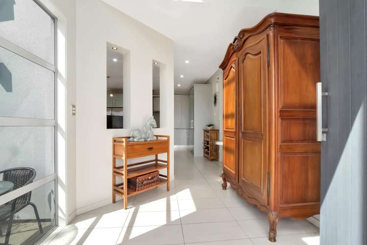 24 Riddington Rise Ohauiti_11