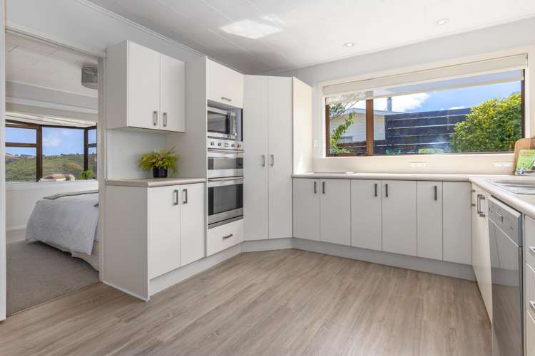 19 Forth Place Papakowhai_6