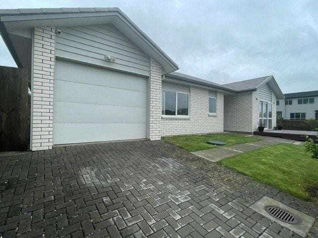 Beautiful 3 Bedroom House in Pukekohe