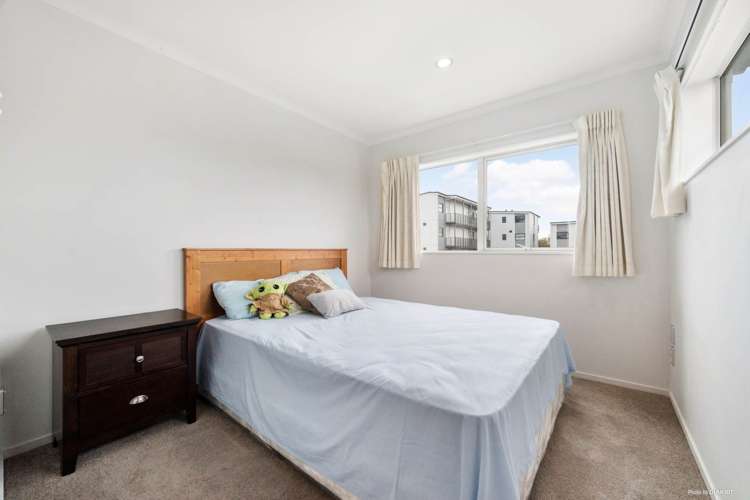 1e Bollard Avenue Mount Albert_10