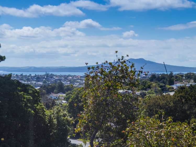 2/607 Glenfield Road Totara Vale_6