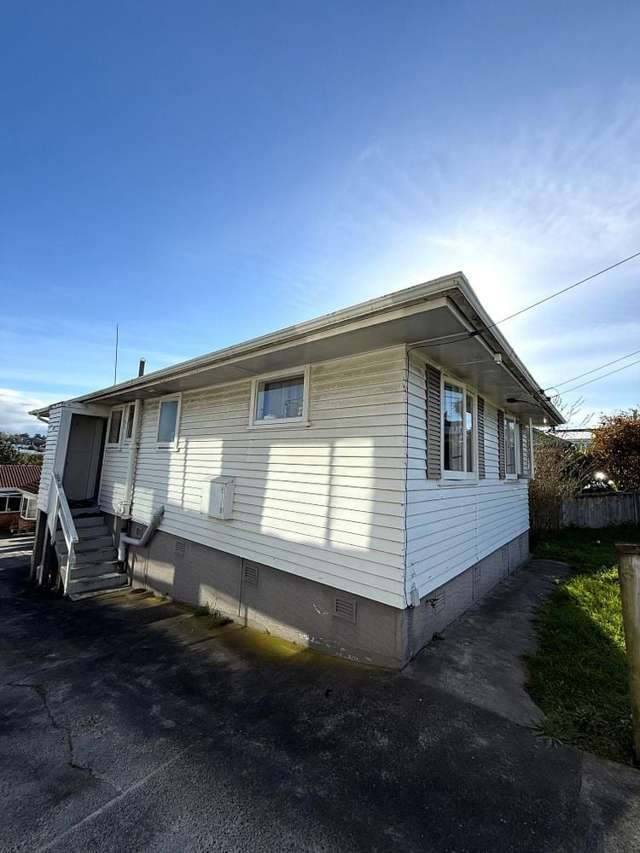 Charming 3-Bedroom Home in Mount Roskill