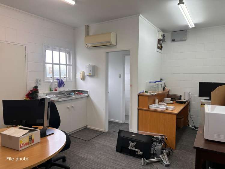 Shop 10/60 Queenspark Drive 'Parklands Mall' Parklands_5