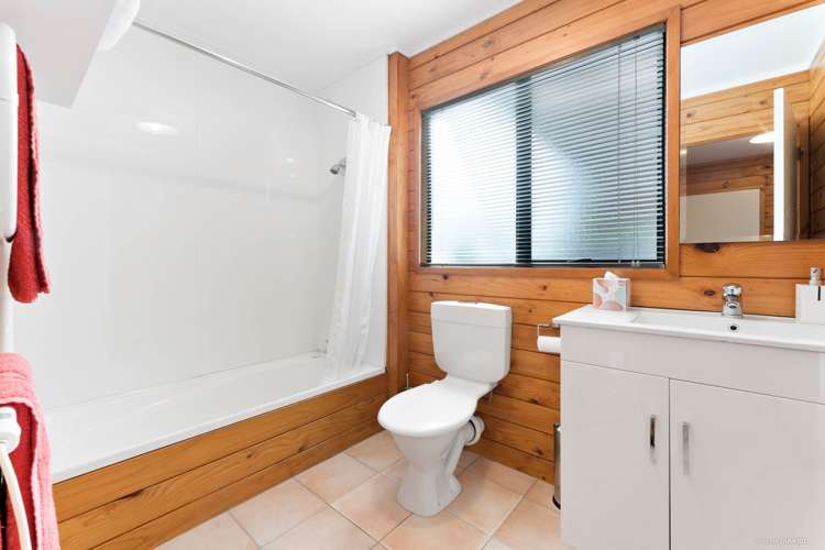 4 Sunningdale Street Wattle Downs_15