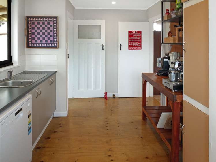 2 Huia Street Foxton Beach_9