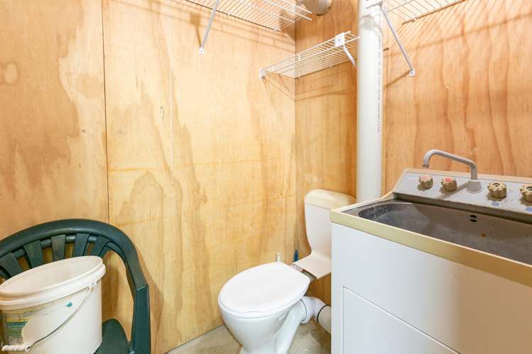 14b Domanski Crescent Owhiro Bay_16