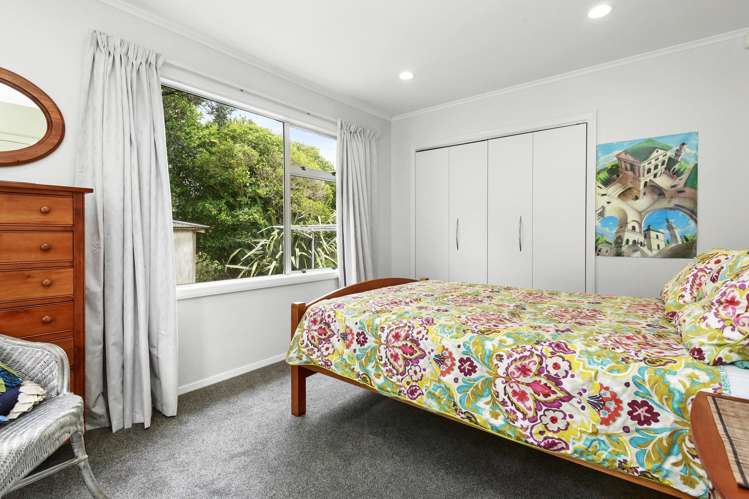 27 Hampton Hill Road Tawa_9