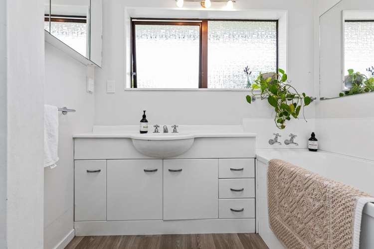 8 Lochinvar Place Hairini_10