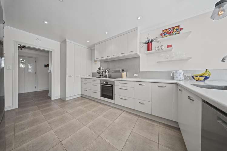 27 Charles Dickens Drive Mellons Bay_10