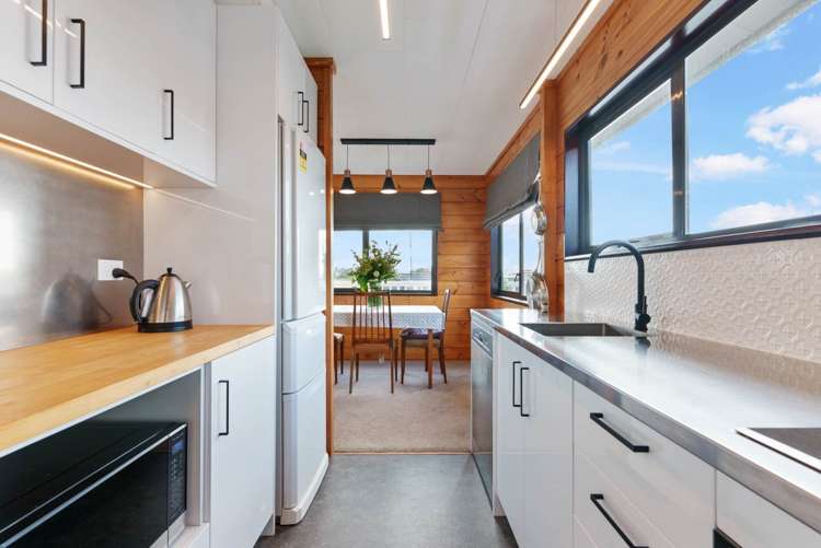 21b Rishworth Avenue Stanmore Bay_9