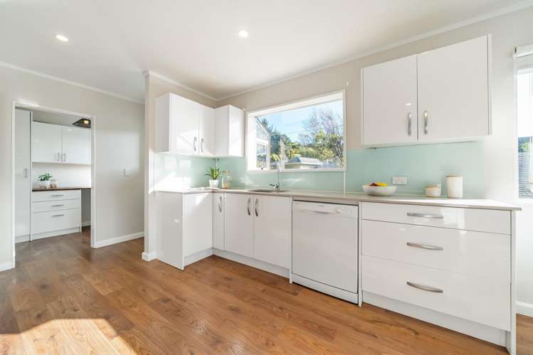18 Yarrow Place Papakowhai_10