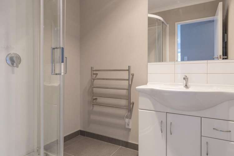 2/7 Reeves Road Acacia Bay_18