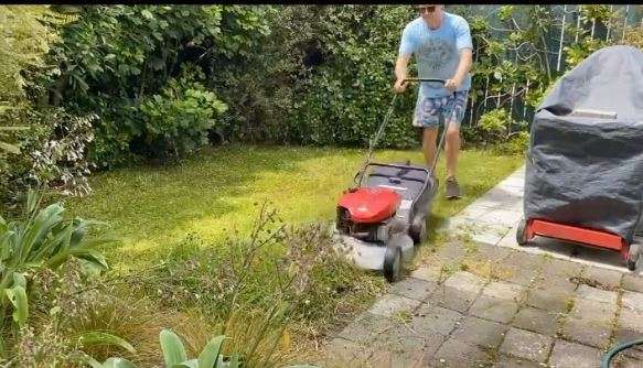 Harcourts salesperson Ben Gibson is giving away five hours of free outdoor labour to every street in Orewa. Photo / Supplied