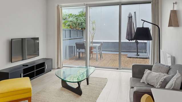 Fully Furnished CBD Apartment | Patio | Carpark