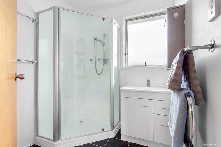 3 Aquarius Avenue Glen Eden_9