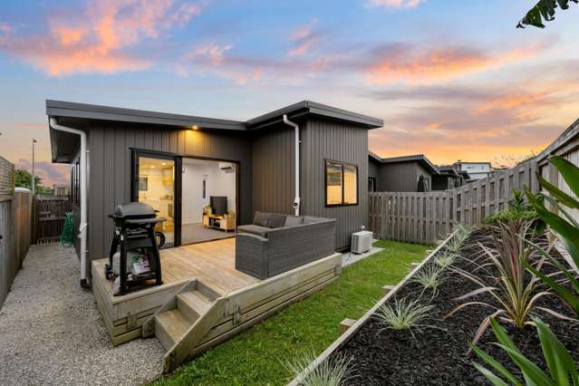 Single Level, Freestanding Swanson Gem!