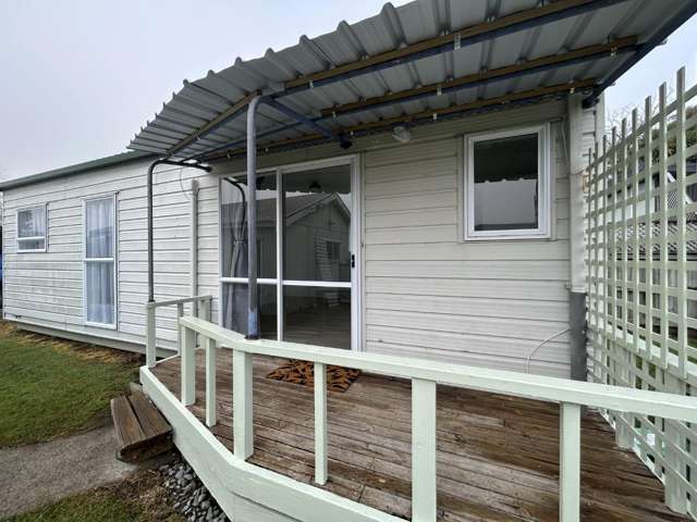 Cozy 2-Bedroom Unit in Whitiora