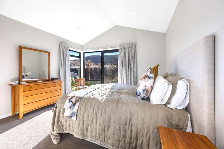 49 Vernon Drive Lincoln_16