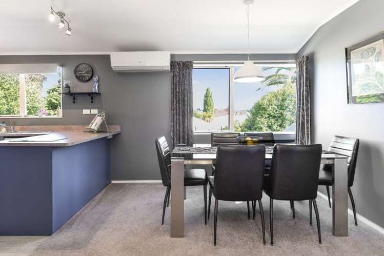 68 Dixon Road Glenview_4