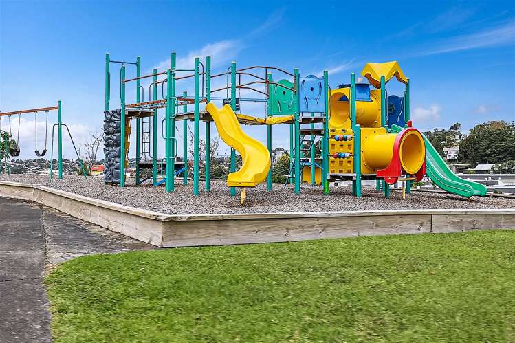 8 Kupari Place Totara Vale_22
