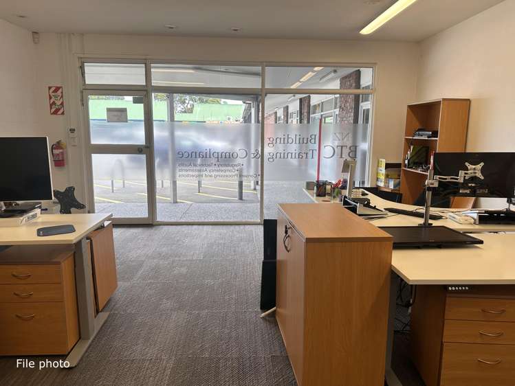 Shop 10/60 Queenspark Drive 'Parklands Mall' Parklands_3