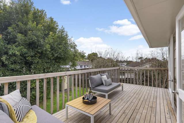 ELEVATED PRIVACY IN THE HEART OF BROWNS BAY