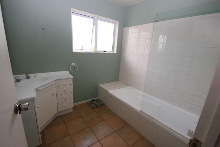 2/152 Sunset Road Unsworth Heights_5