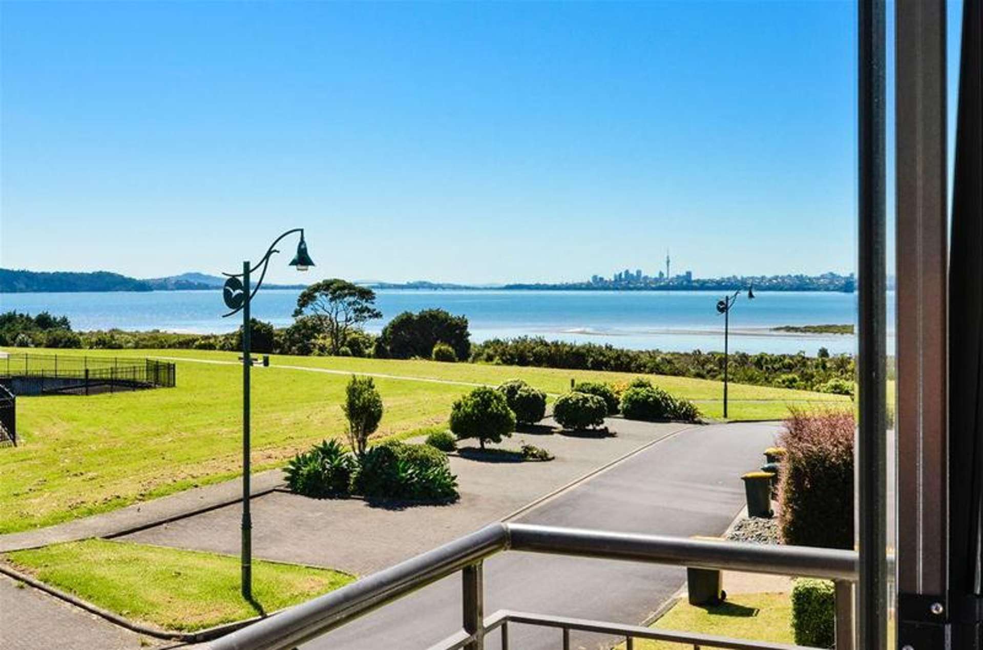 54 Provence Esplanade Te Atatu Peninsula_0