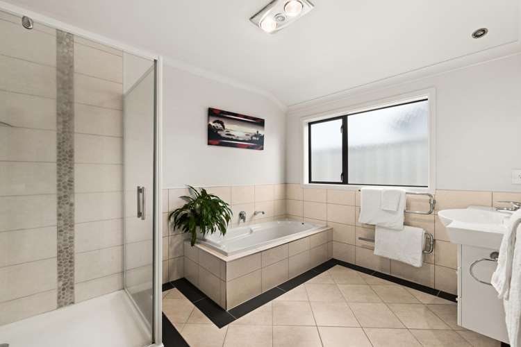 5 Lardon Place Frimley_9