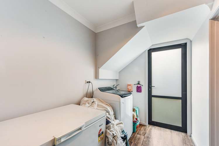 36 Saint Lawrence Street Toi Toi_10