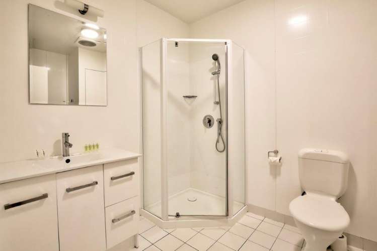 1/62g Shotover Street Queenstown_11