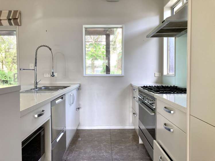 16 Midhurst Avenue Henderson_6