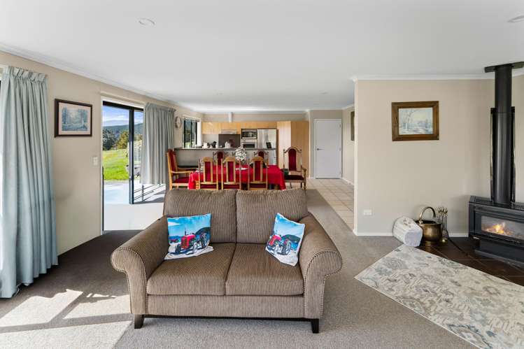 76 Pretty Bridge Valley Road Wakefield_8