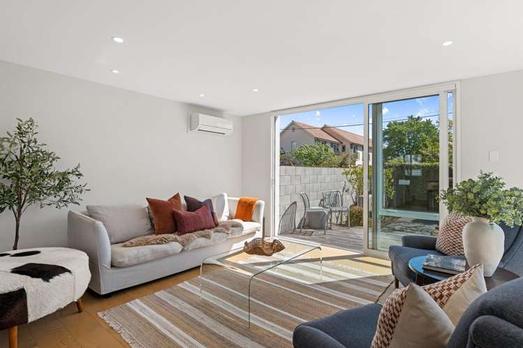 1/14 Andover Street Merivale_6