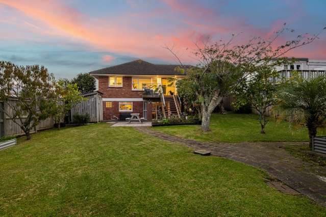 Generous Family Home + Teen Retreat - 200m2 approx