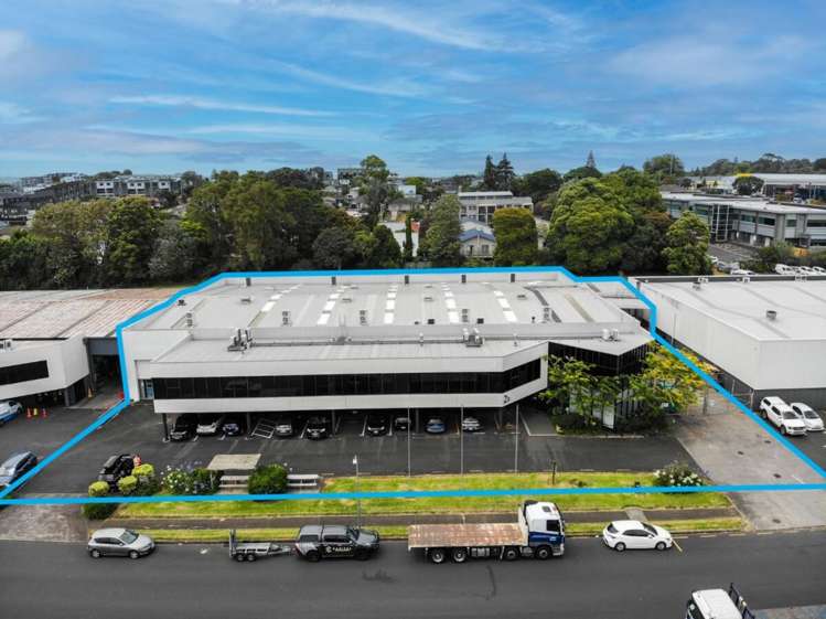 2B George Bourke Drive_0