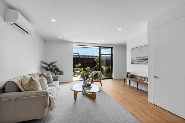 2/17 Donald Place Merivale_1