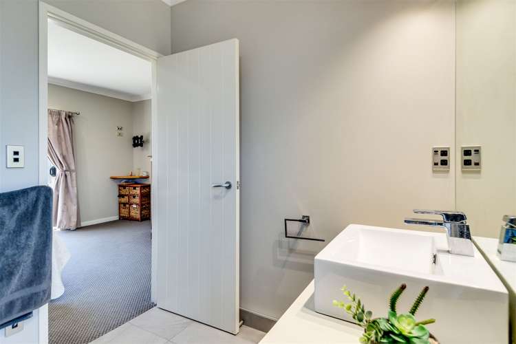 22 Squire Drive Awatoto_10